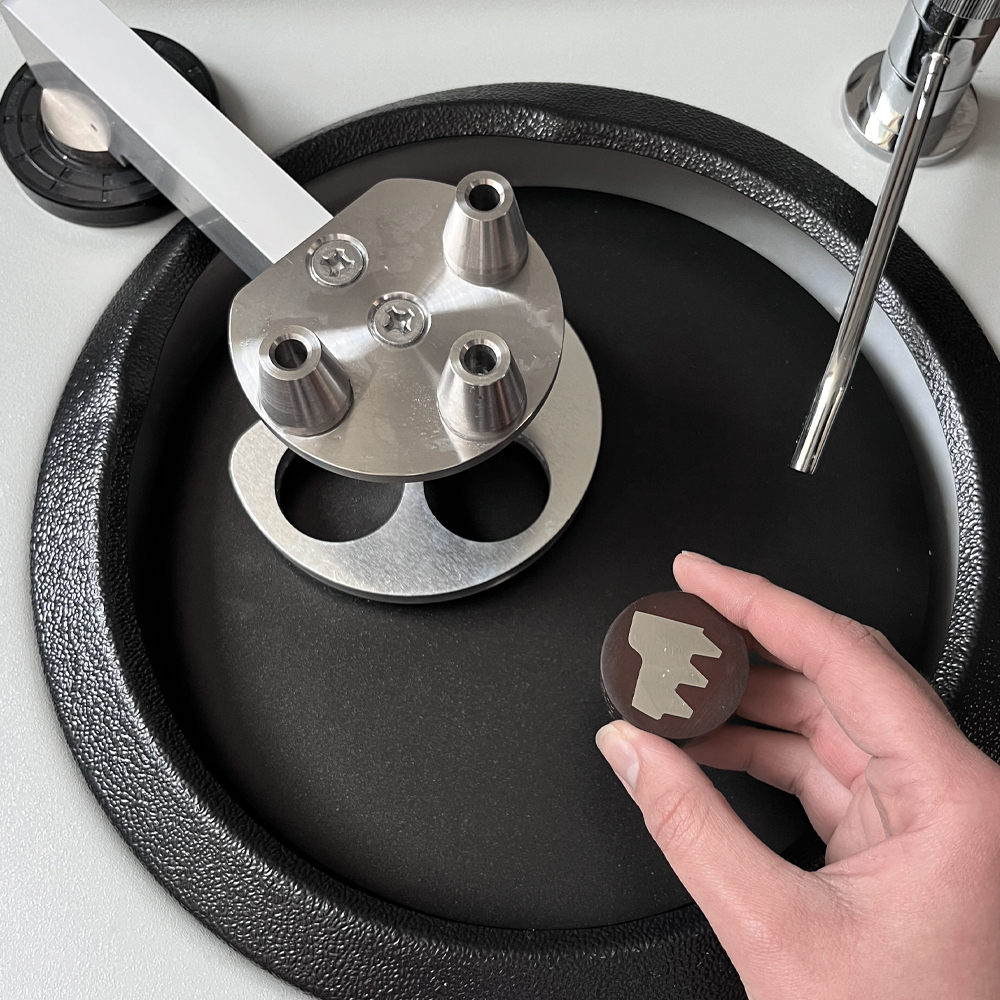 Machines for metallographic sample preparation