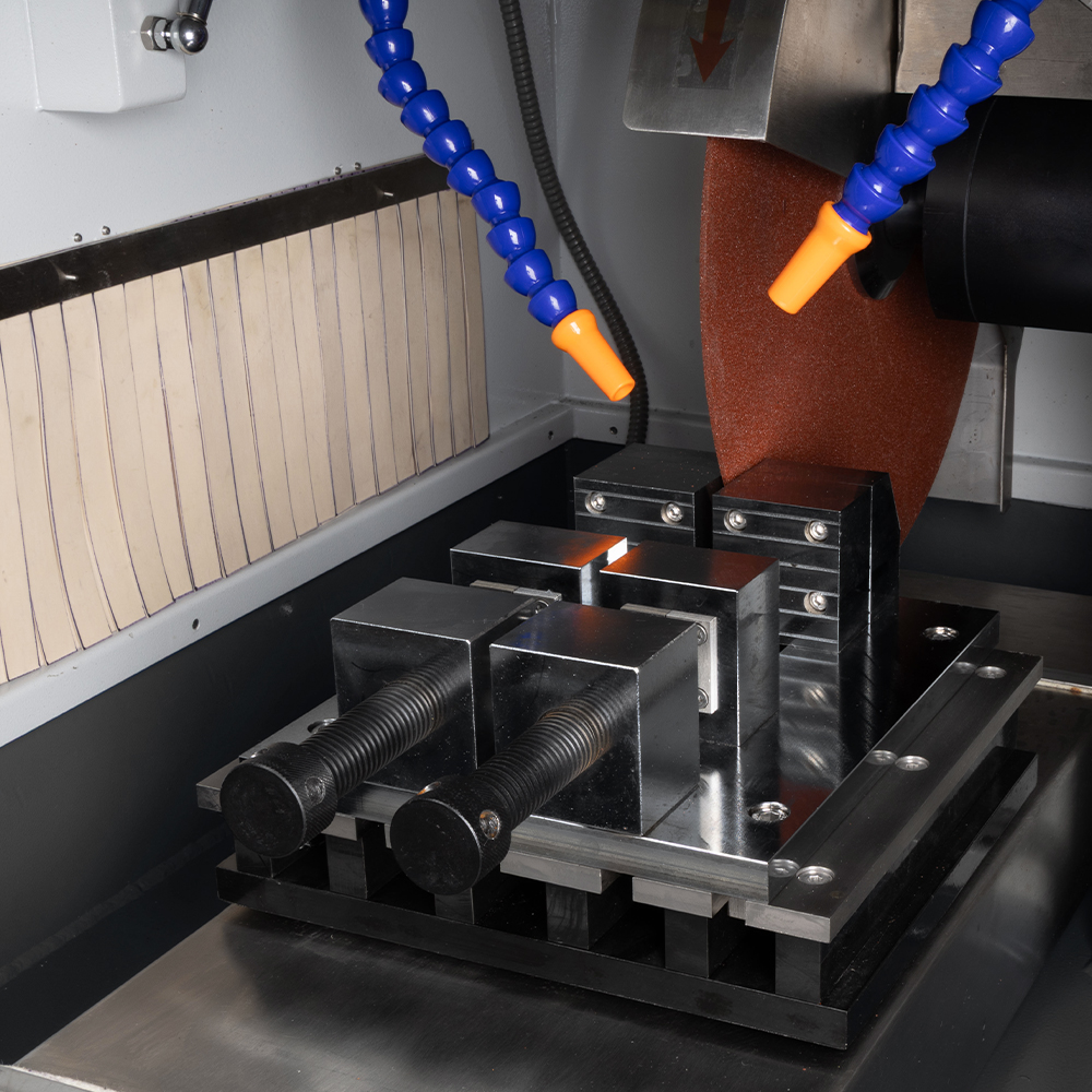 Metallographic cutting machines